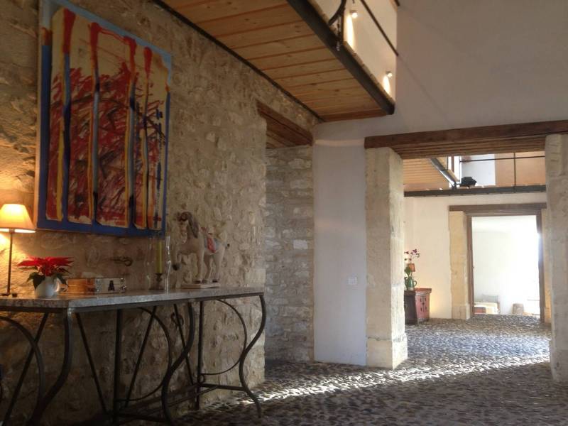 Mas restauré à vendre à Lacoste dans le Luberon avec une superbe vue sur le chateau du Marquis de Sade
