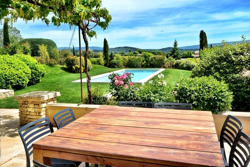 Propriété de prestige à vendre à Gordes avec 4 maisons et 4 piscines