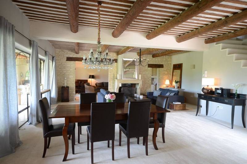 Propriété de prestige à vendre à Gordes avec 4 maisons et 4 piscines