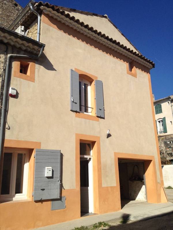 Maison de village restaurée proche de LOURMARIN