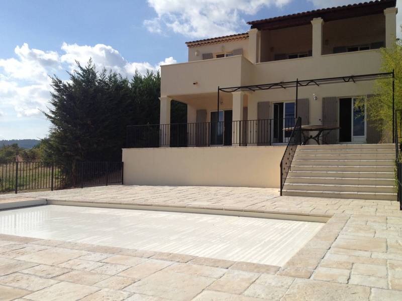 Villa moderne avec jardin et piscine à vendre à Saint Saturnin les Apt