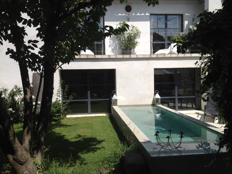 Maison de ville avec jardin et piscine