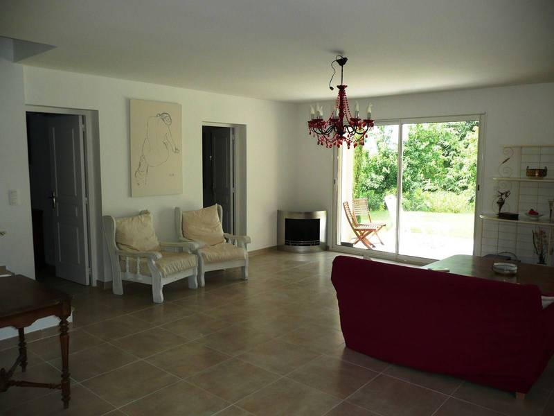 A vendre à Bonnieux villa recente avec jardin