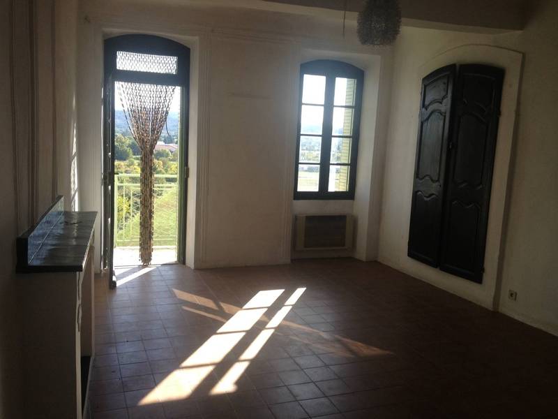 A vendre maison de village avec terrasse et superbe vue près de Lourmarin