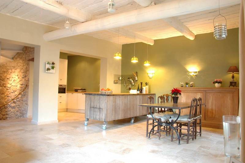 Maison de ville entièrement restaurée à vendre à Pernes les Fontaines