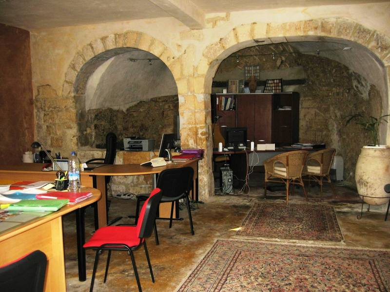 A vendre immeuble à Menerbes divisé en appartements et boutique