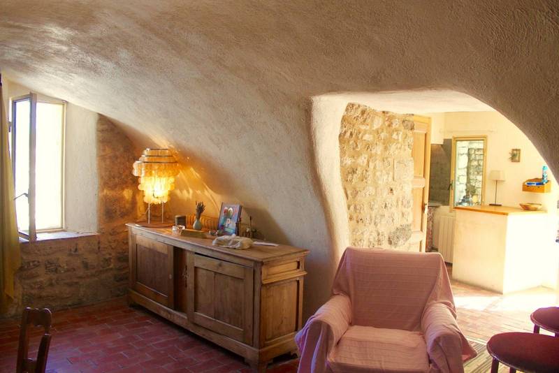 Maison de hameau en pierre à la vente avec jardin et piscine