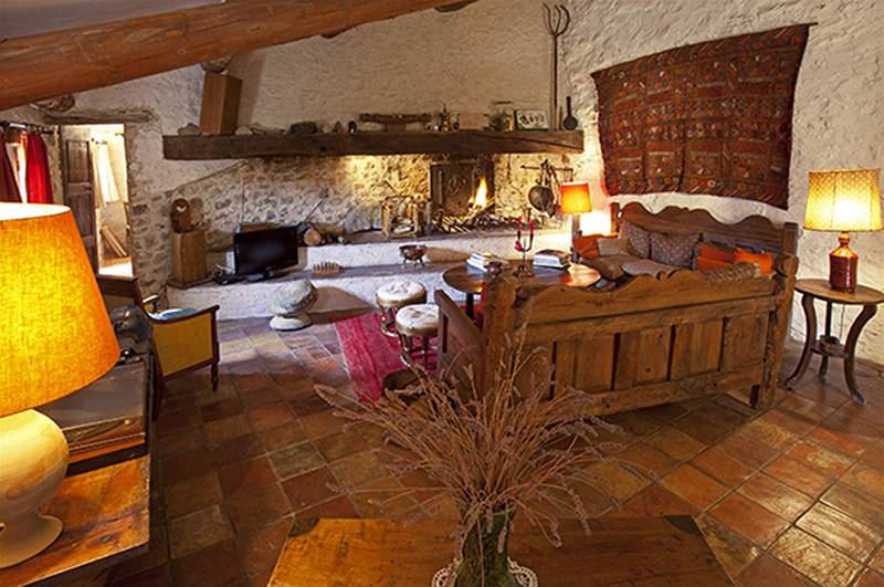 Charme et authenticité dans cette maison de village à vendre par l'Immobilière du Luberon