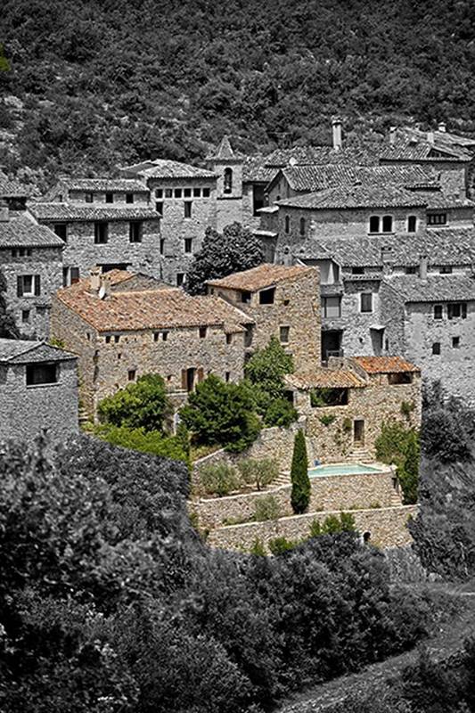 Maison en pierre avec jardin en restanques