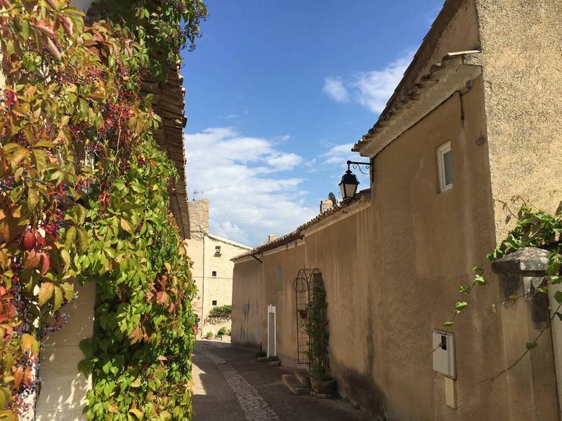 Maison de village avec jardin et vue panoramique à vendre à Joucas près de Gordes