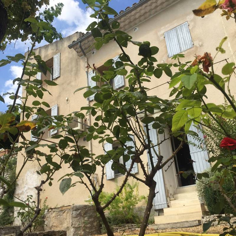 Charme et authenticité dans cette maison de village proche de Gordes