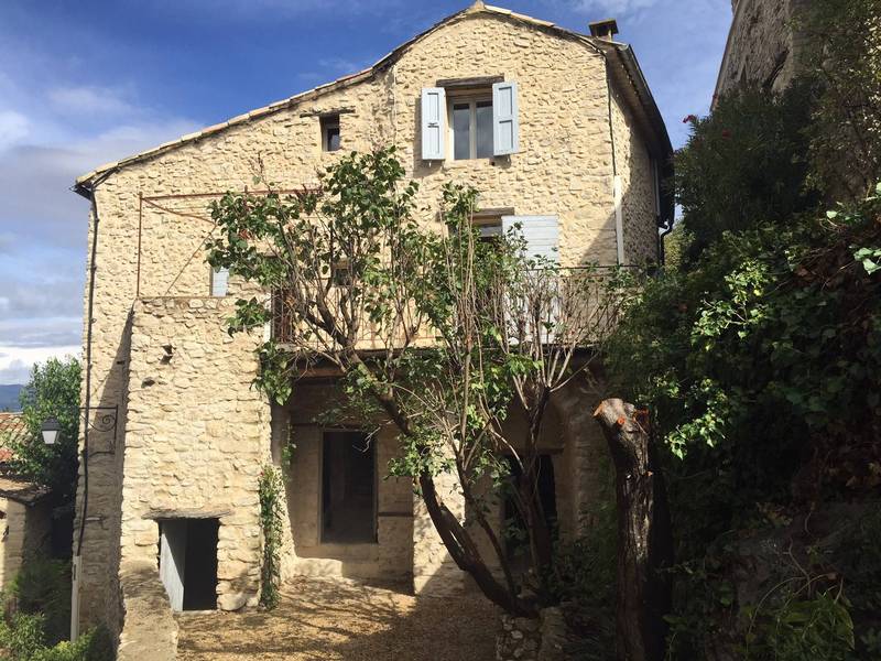A vendre dans le Parc du Luberon maison de village avec vue panoramique