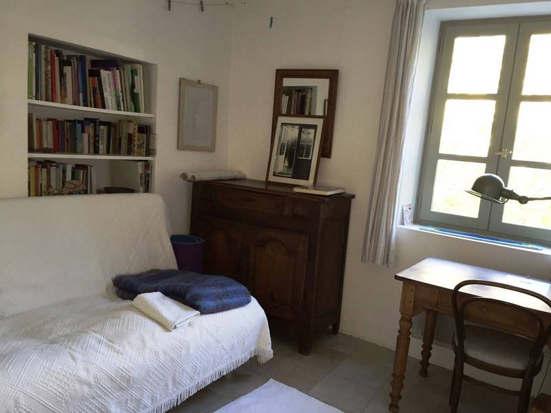 Menerbes à vendre maison de village entièrement rénovée