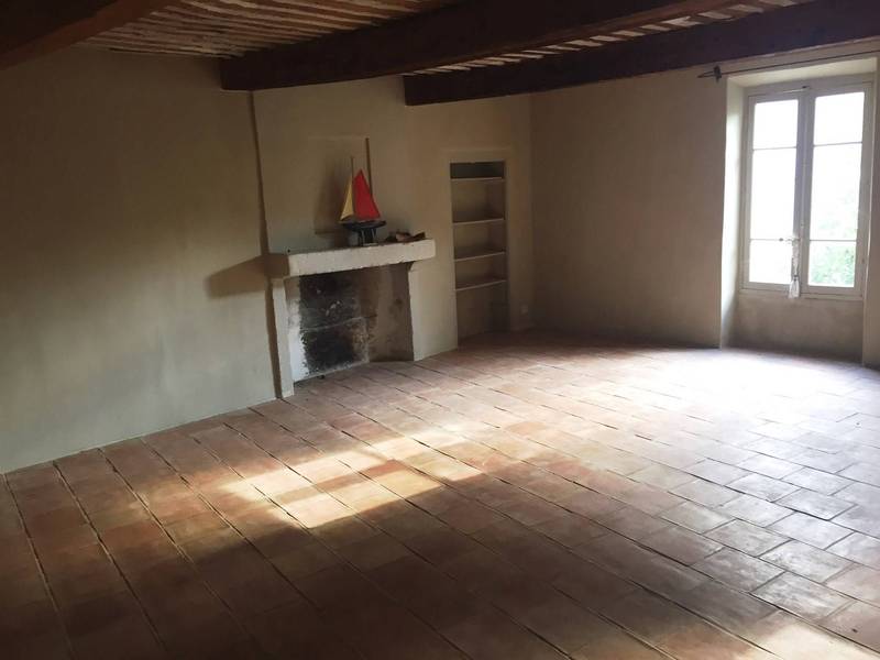 Ancienne magnanerie à la vente entièrement restaurée au coeur du village de Robion