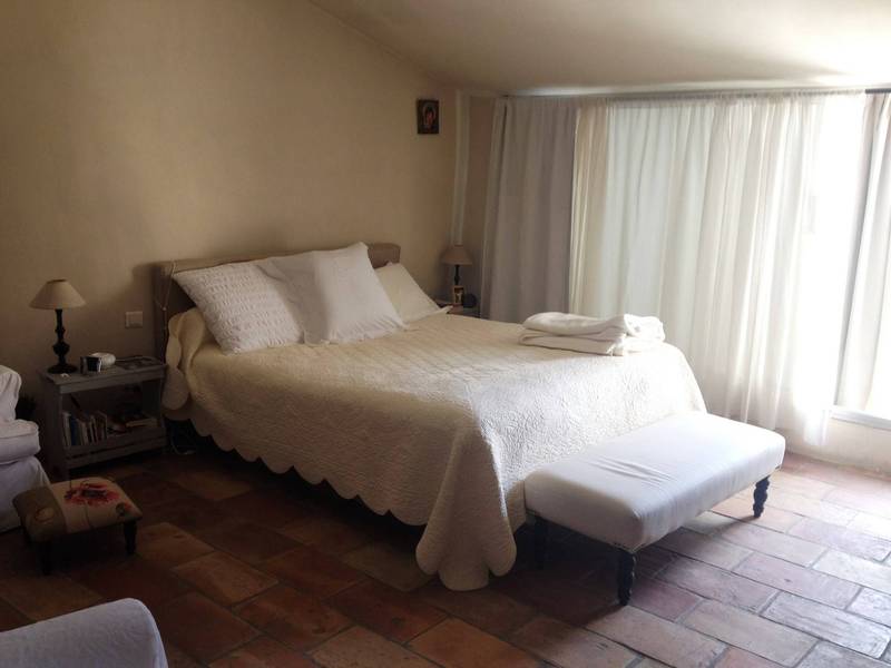 Demeure de village de caractère à vendre à Menerbes avec cour intérieure et terrasses