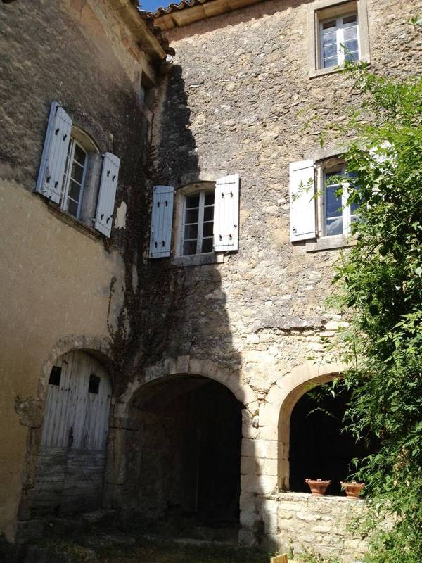 Charme et authenticité dans cette bastide à Menerbes