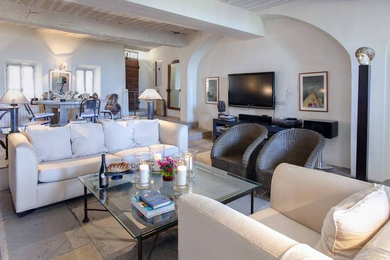 L'agence immobilière du luberon vend à Bonnieux une maison de village de prestige