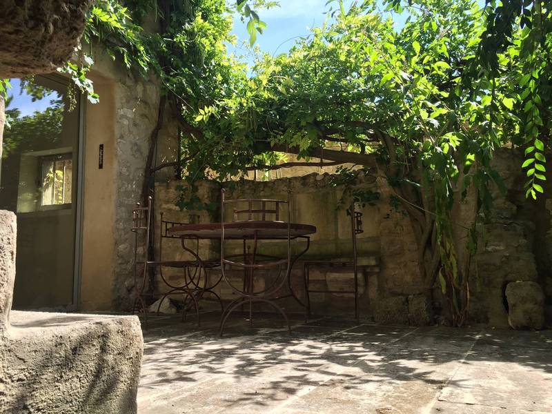 Maison de village avec cour intérieure jardin et vue panoramique