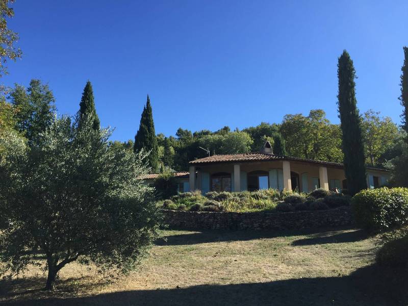 Maison contemporaine à la vente dans le village de Menerbes