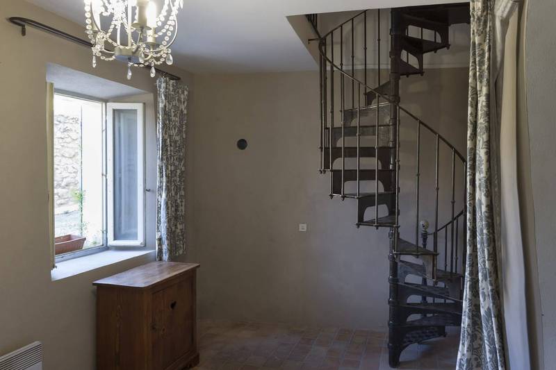 Maison de village à vendre à Menerbes avec terrasse exposée plein sud et une belle vue
