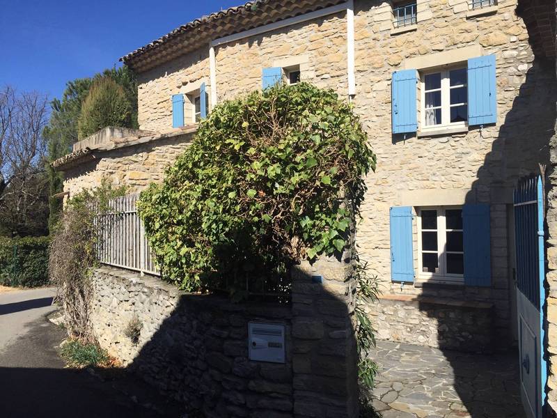 Vaison la Romaine mas de hameau et ses dépendances à la vente