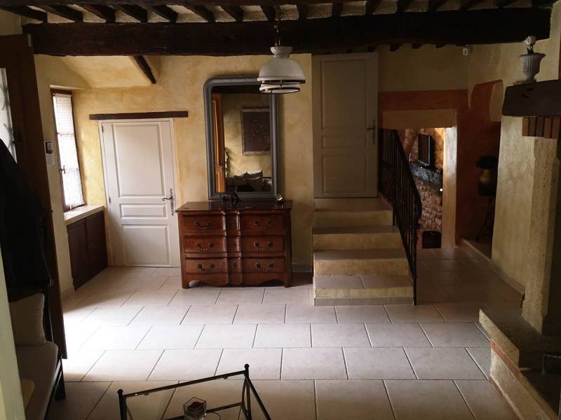 Maison de village à vendre à Rustrel dans le Luberon avec une cour intérieure et une piscine