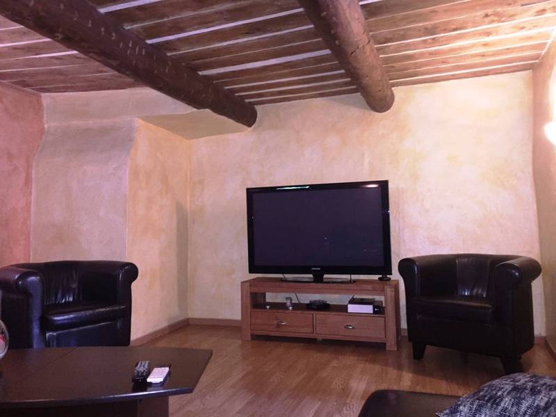 Maison de village à vendre à Rustrel dans le Luberon avec une cour intérieure et une piscine