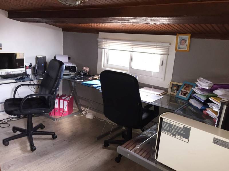 Maison de village à vendre à Rustrel dans le Luberon avec une cour intérieure et une piscine