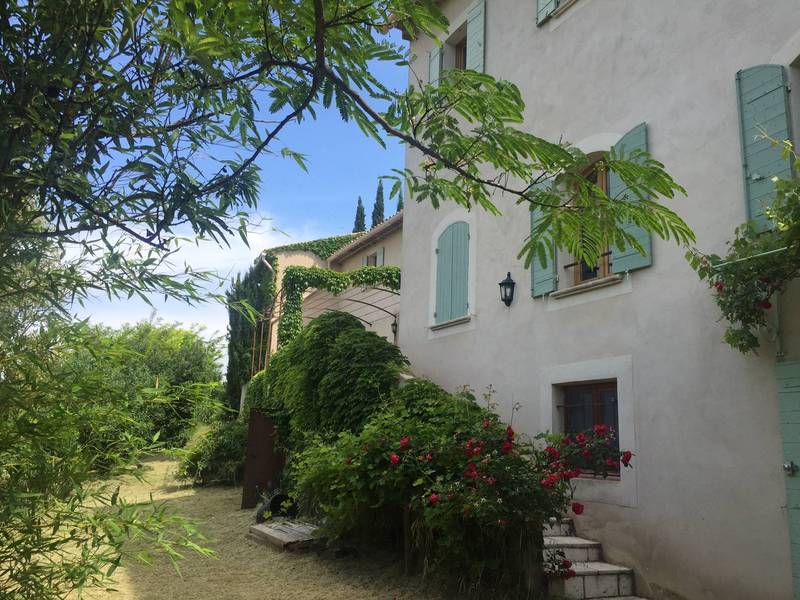 Maison de village à Menerbes avec maison d'amis jardin et piscine