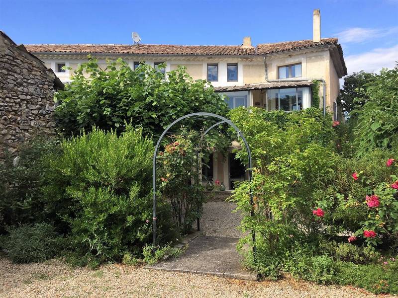 maison de charme avec jardin en vente à Saint Saturnin les Apt