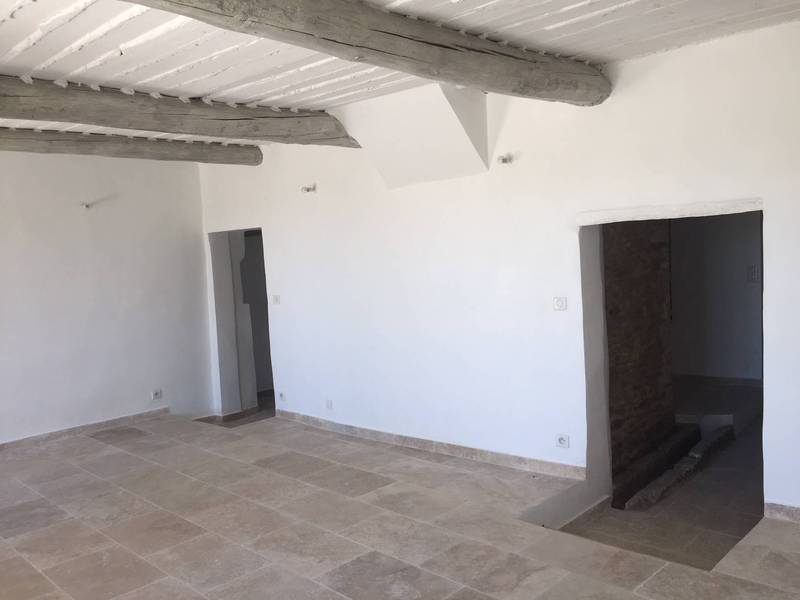 Maison de hameau restaurée à vendre à Oppède avec jardin et piscine