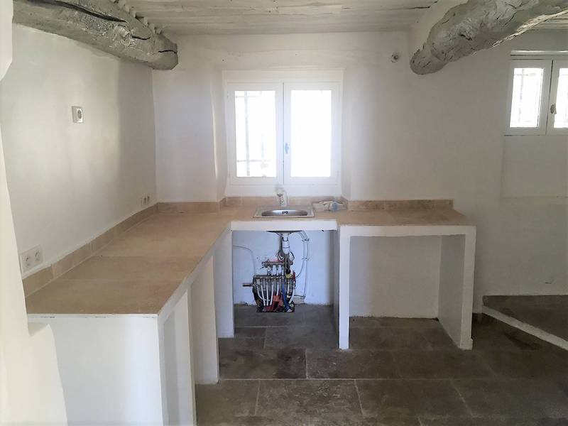 Maison de hameau restaurée à vendre à Oppède avec jardin et piscine