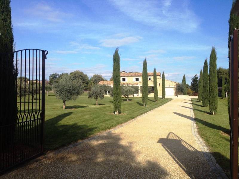 Propriété à vendre avec jardin arboré d'oliviers