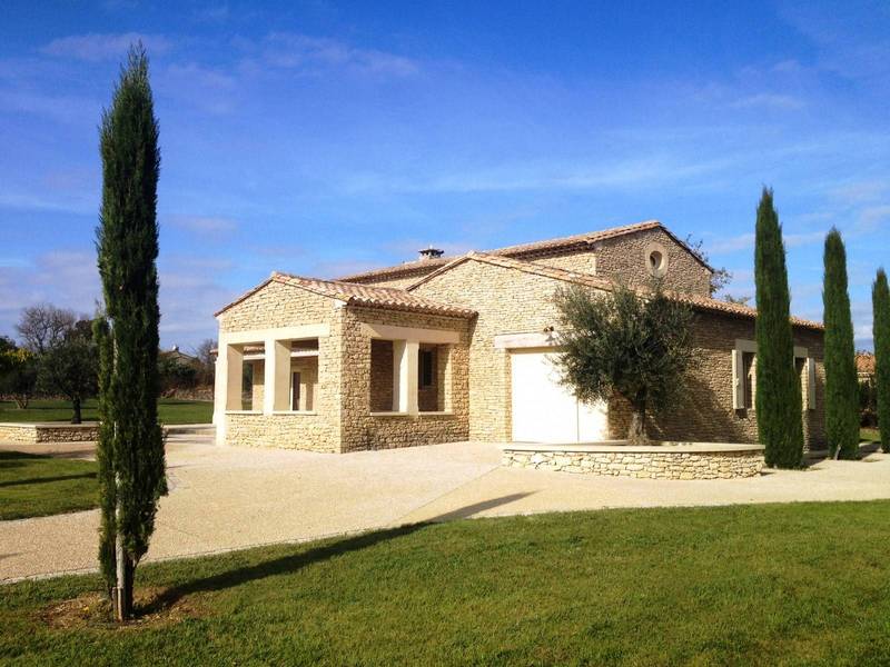 Maison contemporaine face au Luberon