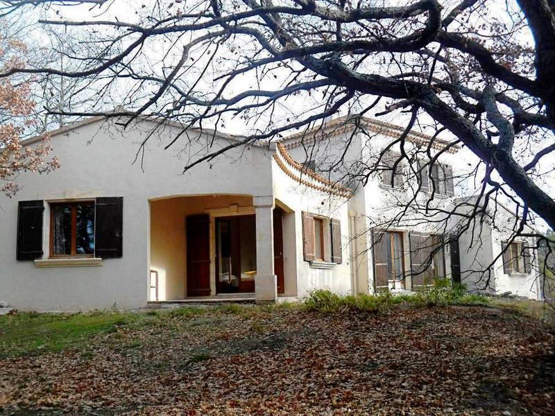 Villa à vendre à Lacoste avec jardin piscine et tennis