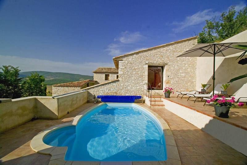 Propriété à vendre avec Piscine avec vue dominante sur les champs de lavande