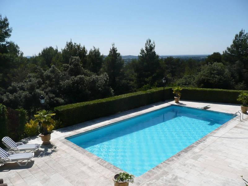 A vendre propriété avec piscine avec vue sur les Alpilles