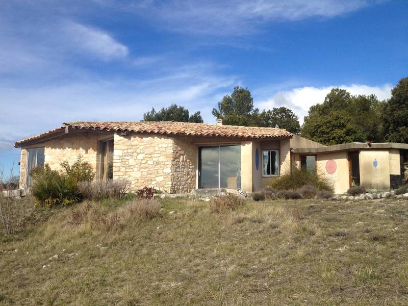 Maison moderne en pierre à vendre au coeur du Luberon