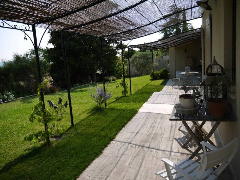 Maison neuve à vendre avec jardin et piscine