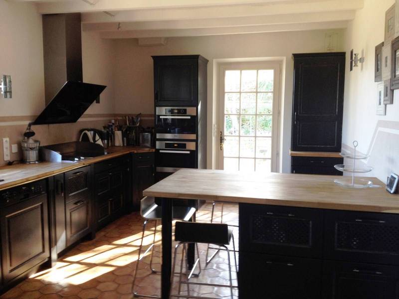 cuisine contemporaine entièrement équipée