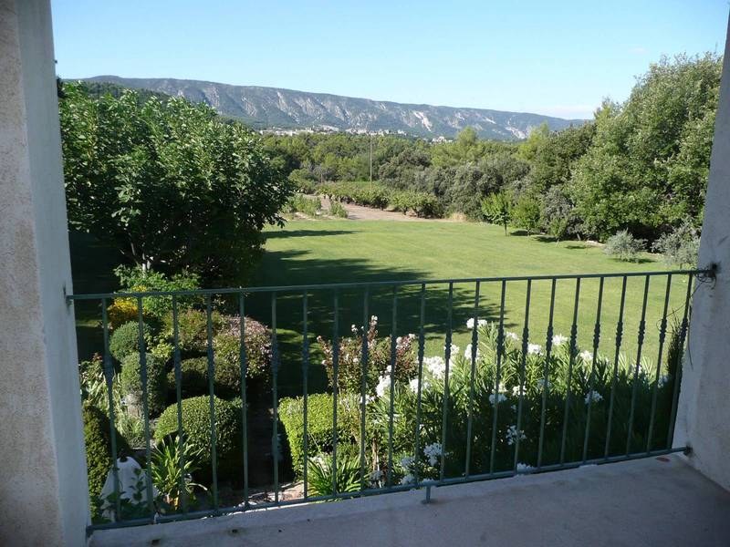 Maison avec vue sur le village de Menerbes