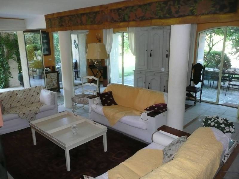 Villa à vendre à MENERBES avec une belle vue sur le Luberon