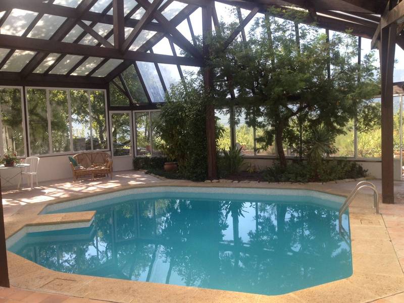 Maison face au Luberon avec piscine intérieure