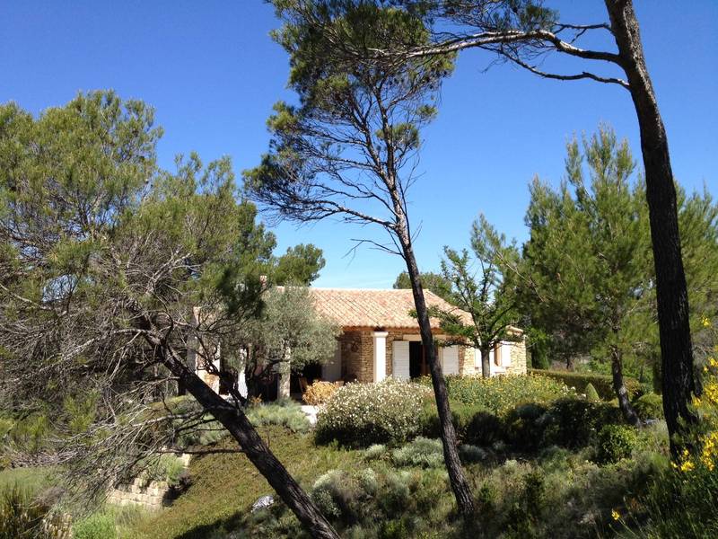 Villa à vendre dans le luberon avec jardin piscine et vue