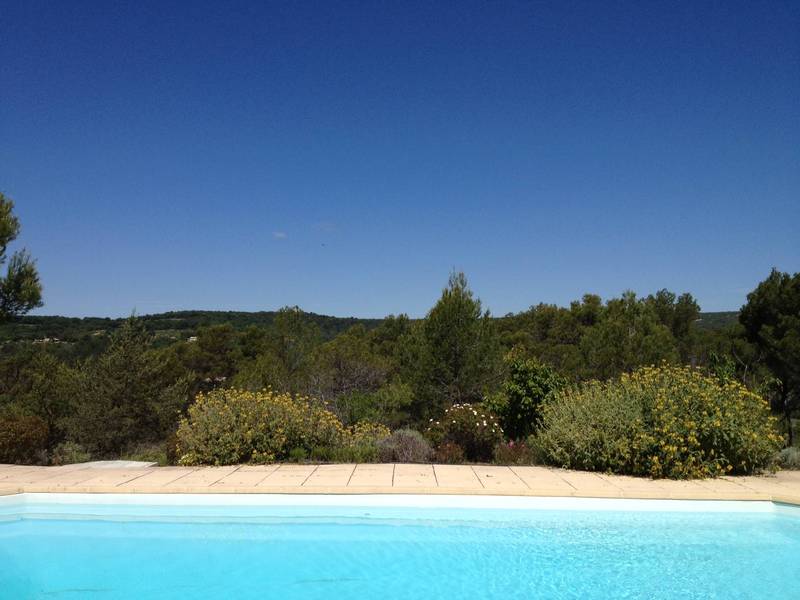 Maison avec jardin paysagé, piscine et superbe vue