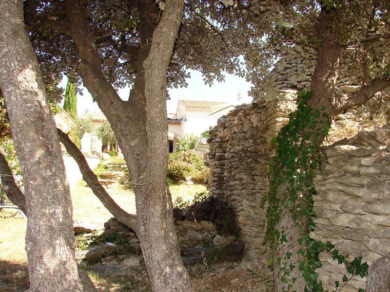 Propriété à la vente avec ancienne borie en pierre