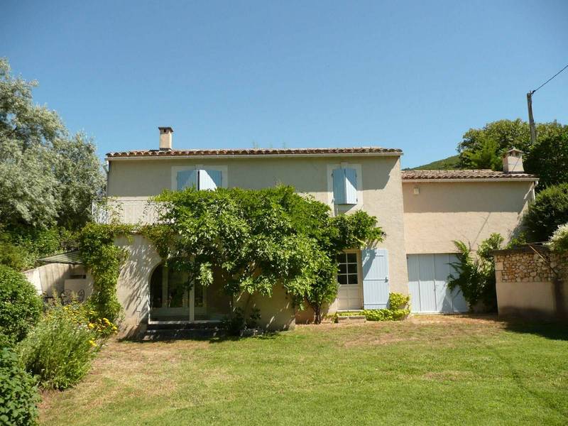 A vendre propriété avec maison d'amis avec 2 appartements