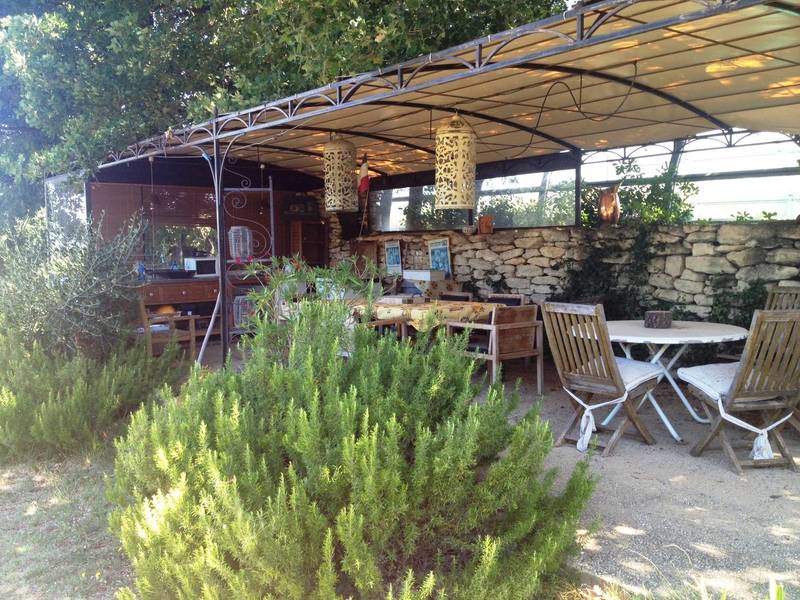 Maison à vendre avec Salle à manger cuisine d'été au milieu des vignes