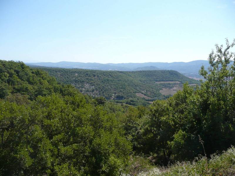 Vue panoramique sur le Luberon depuis cette maison de hameau à la vente