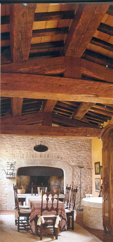 Menerbes mas à vendre avec salle à manger avec cheminée monumentale